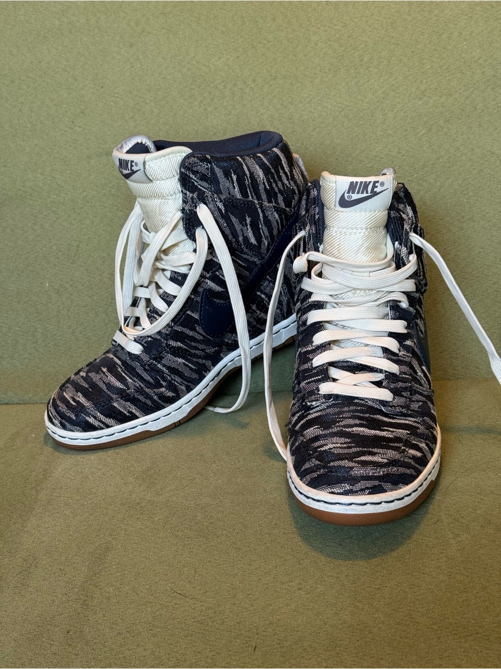 Nike dunk sky high casual blue athletic sneakers women’s size 7